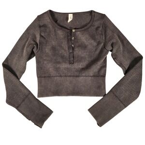 OFFLINE by Aerie Gray Waffle Knit Long Sleeve Cropped Henley Snap Top Thumb Hole